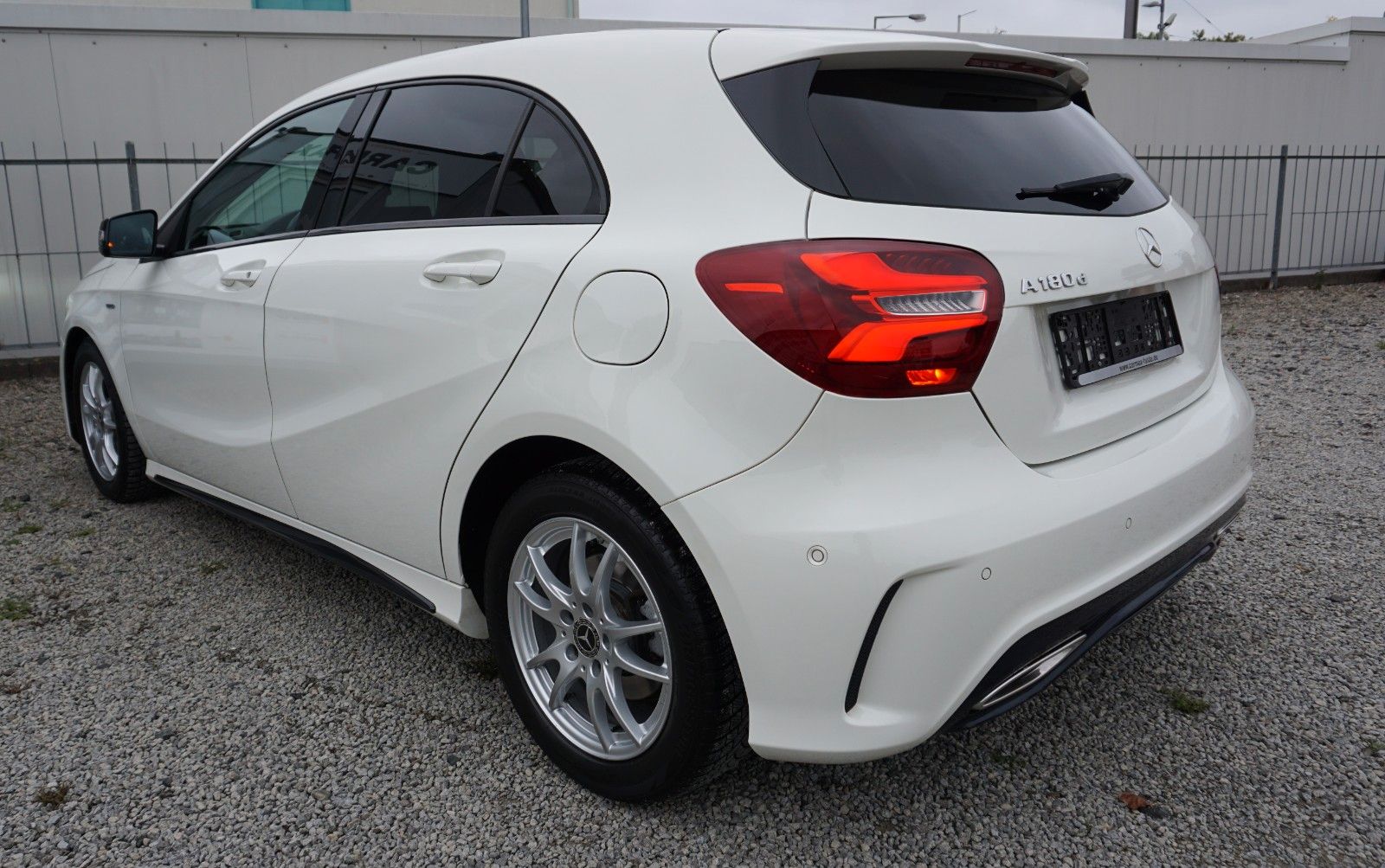 Fahrzeugabbildung Mercedes-Benz A 180d AMG Line T.Leder,LED, Navi,SH,PDC