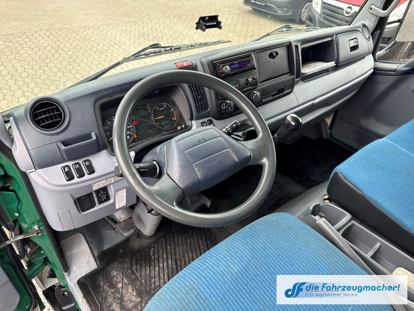 Fahrzeugabbildung Mitsubishi Fuso CANTER eFH Radio