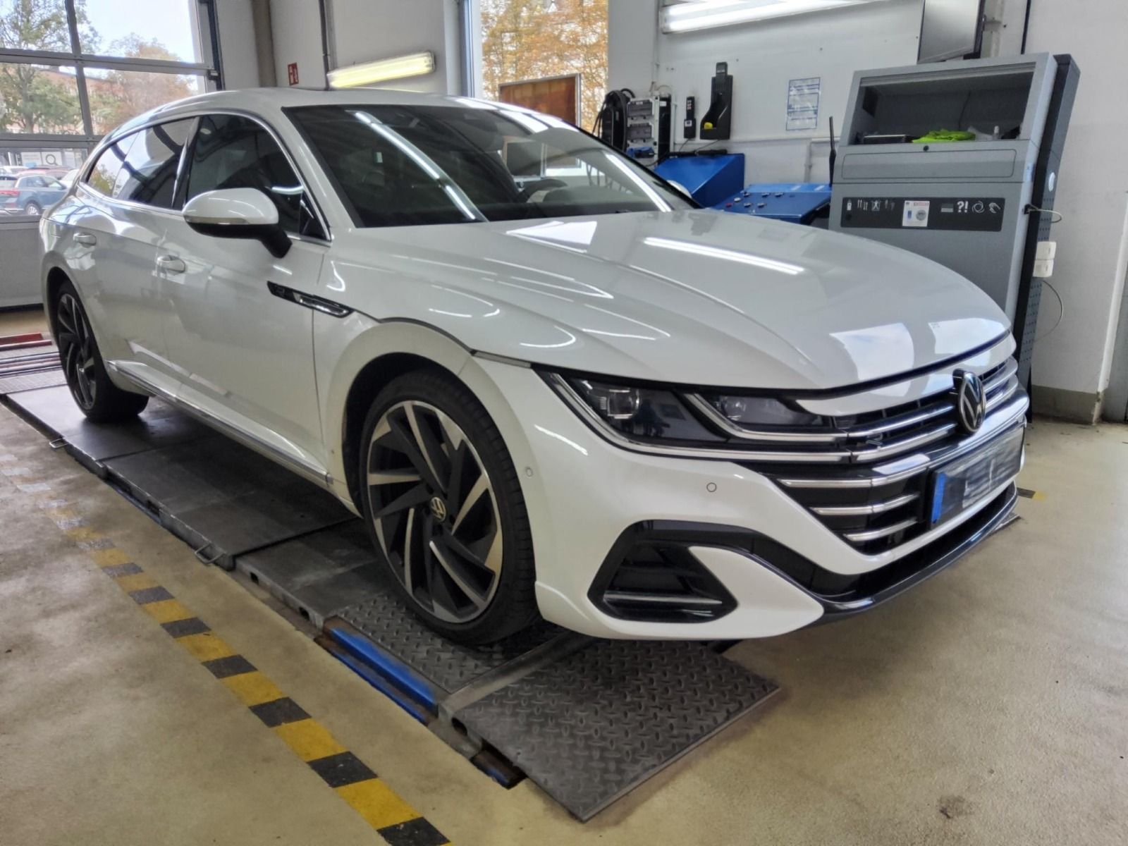 Volkswagen Arteon Shooting Brake 2.0 TDI R-Line 4M*AHK*ACC* imagem 2
