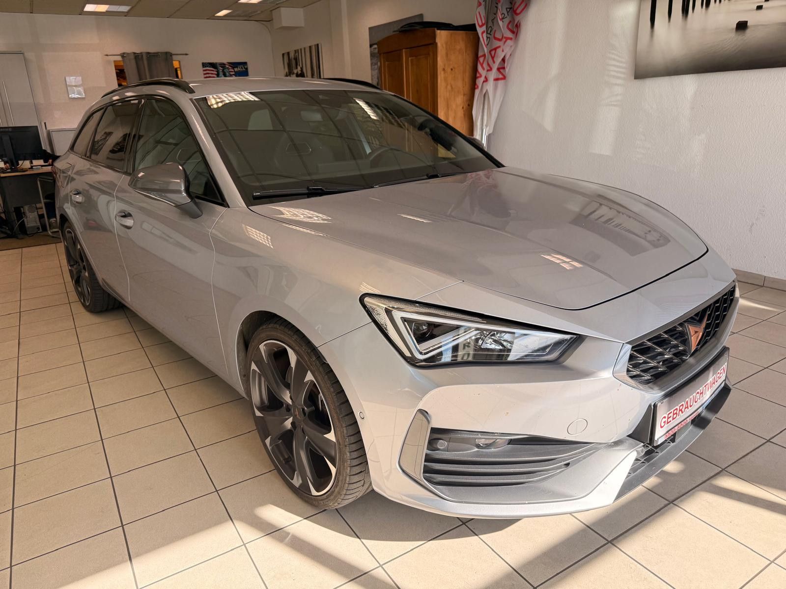 Fahrzeugabbildung CUPRA Leon Sportstourer VZ e-Hybrid/AHK/8.FACH BEREIFT