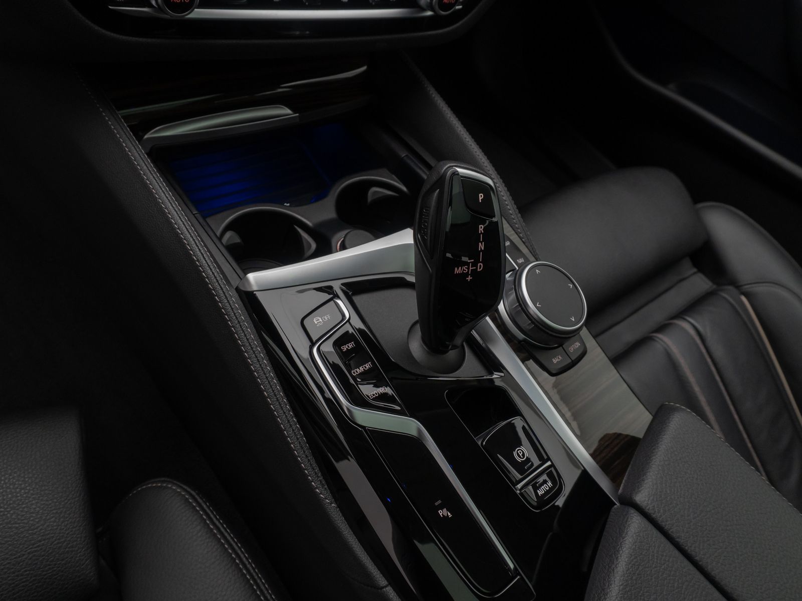 Fahrzeugabbildung BMW 520d Luxury Line HUD DAB Kamera HiFi Panorama