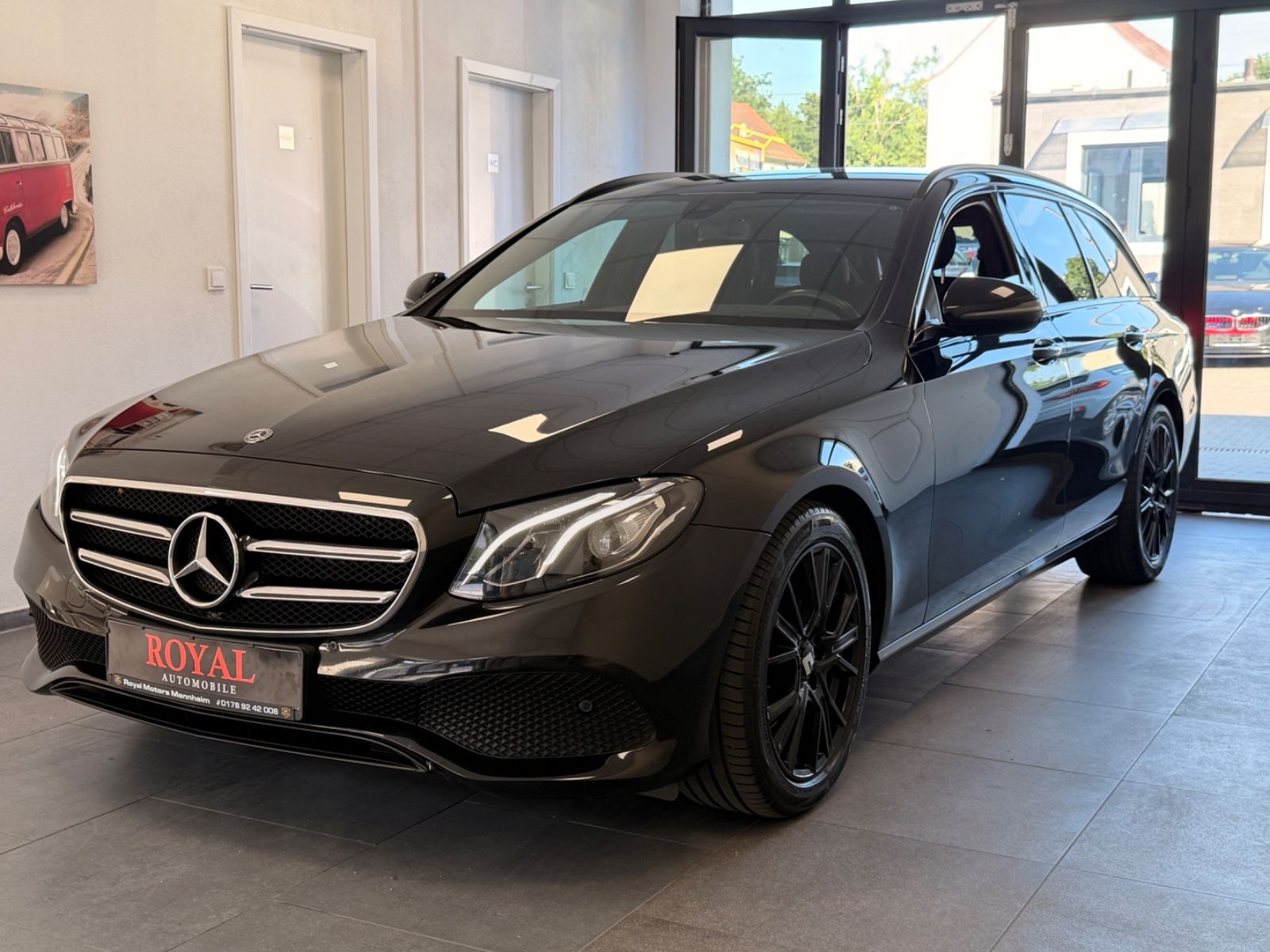 MERCEDES-BENZ E 200d T- Night-Paket-Ambiente-Garantie-2.Hand