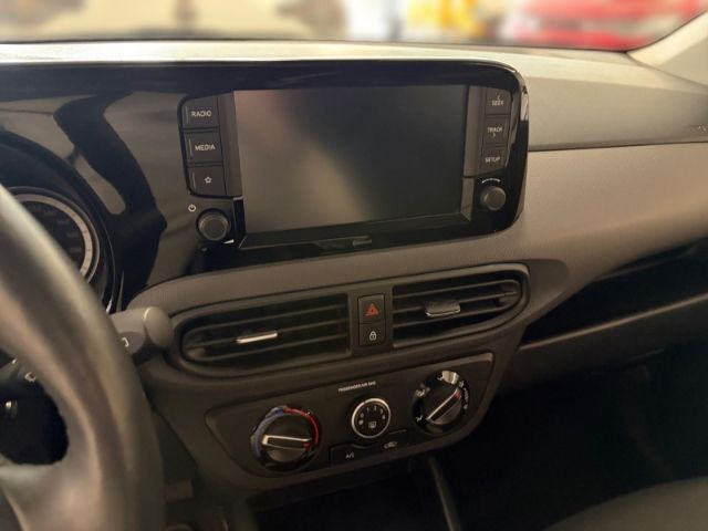 Fahrzeugabbildung Hyundai i10 Edition 30 Apple CarPlay Android Auto DAB SH