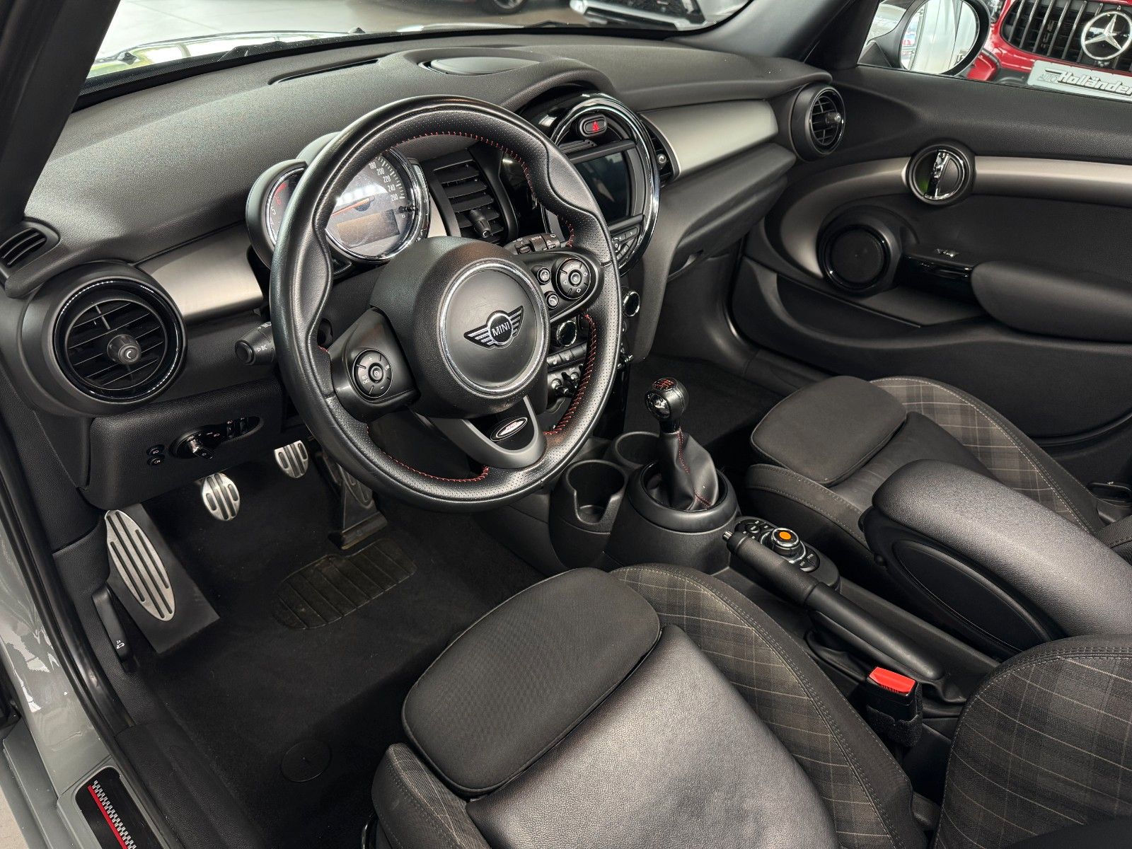 Fahrzeugabbildung MINI Cooper D 5-trg. "LED Navigation PDC Sportsitze"