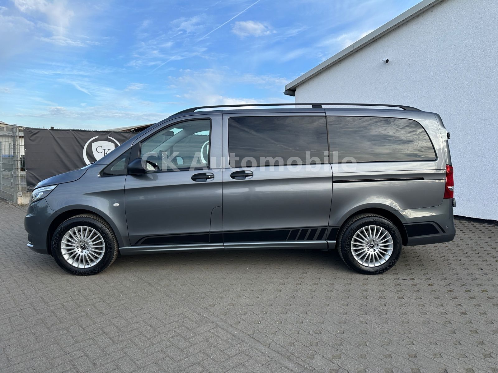 Fahrzeugabbildung Mercedes-Benz Vito 124 Mixto 4x4 lang/5Sitze/Navi/LED/Kam./AHK