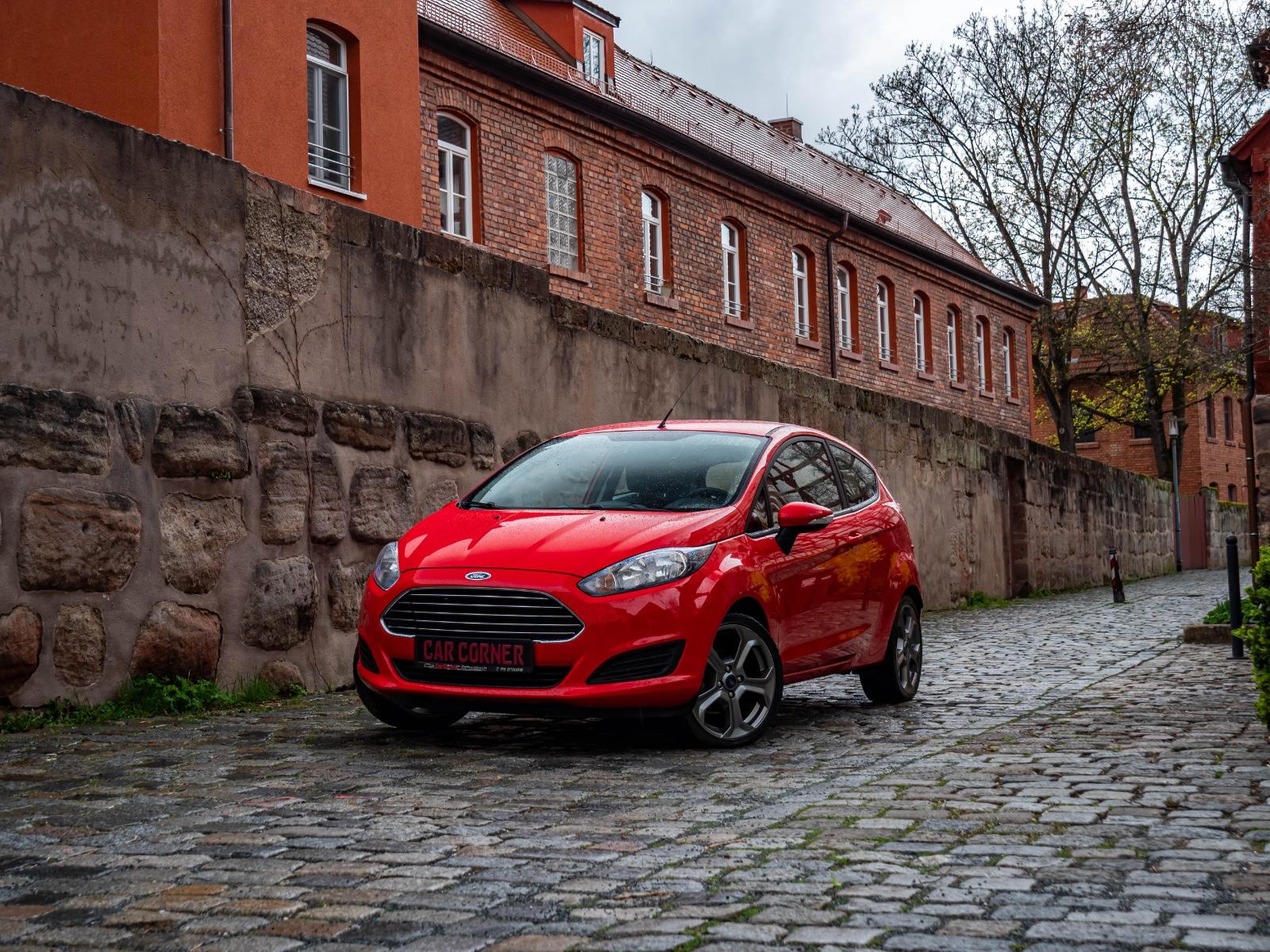 Ford Fiesta Sync Edition !!! NUR 14.000 Km !!!