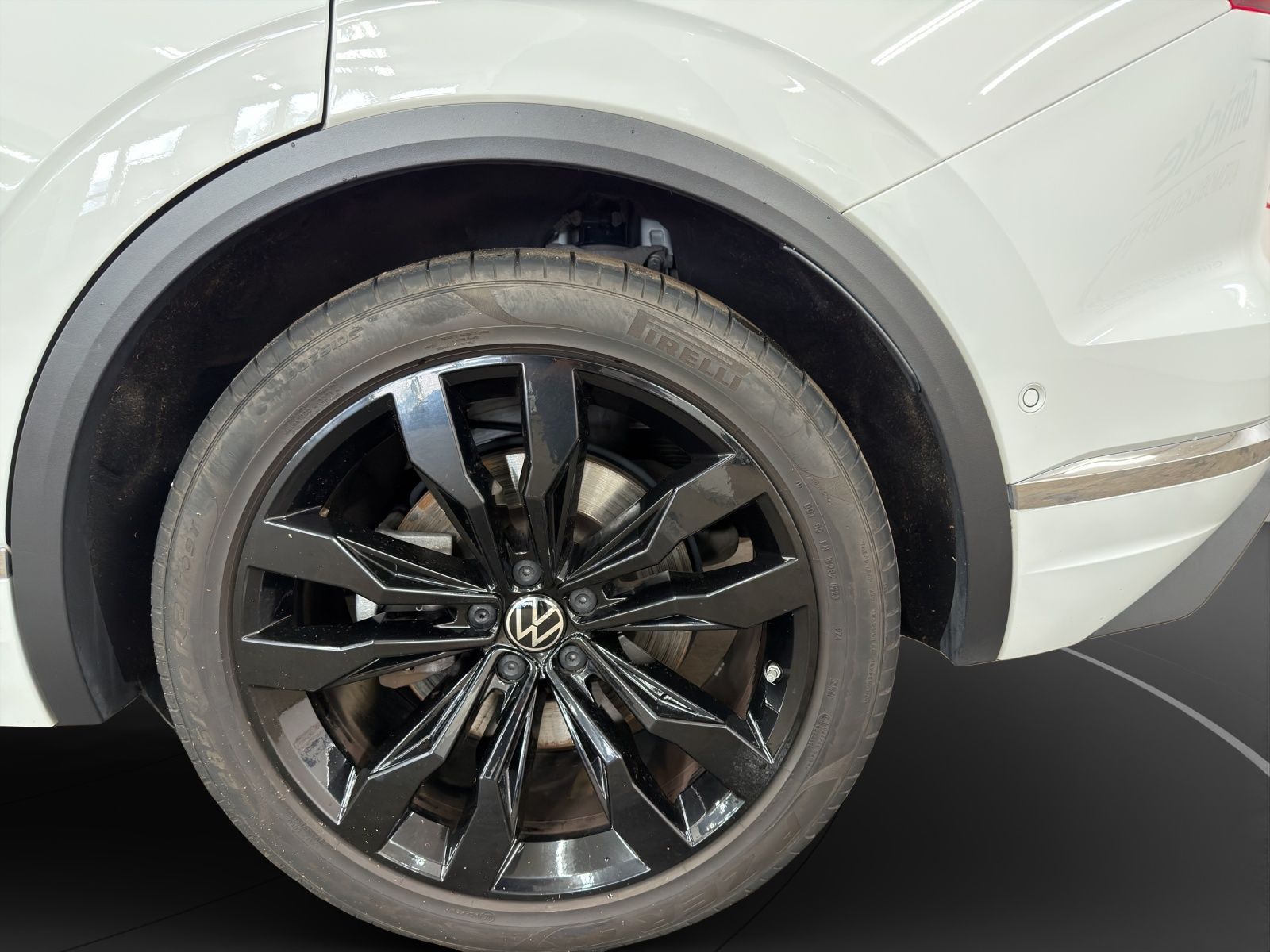 Volkswagen Touareg 3.0 eHybrid AHK Pano Matrix LM 21 360° foto 13