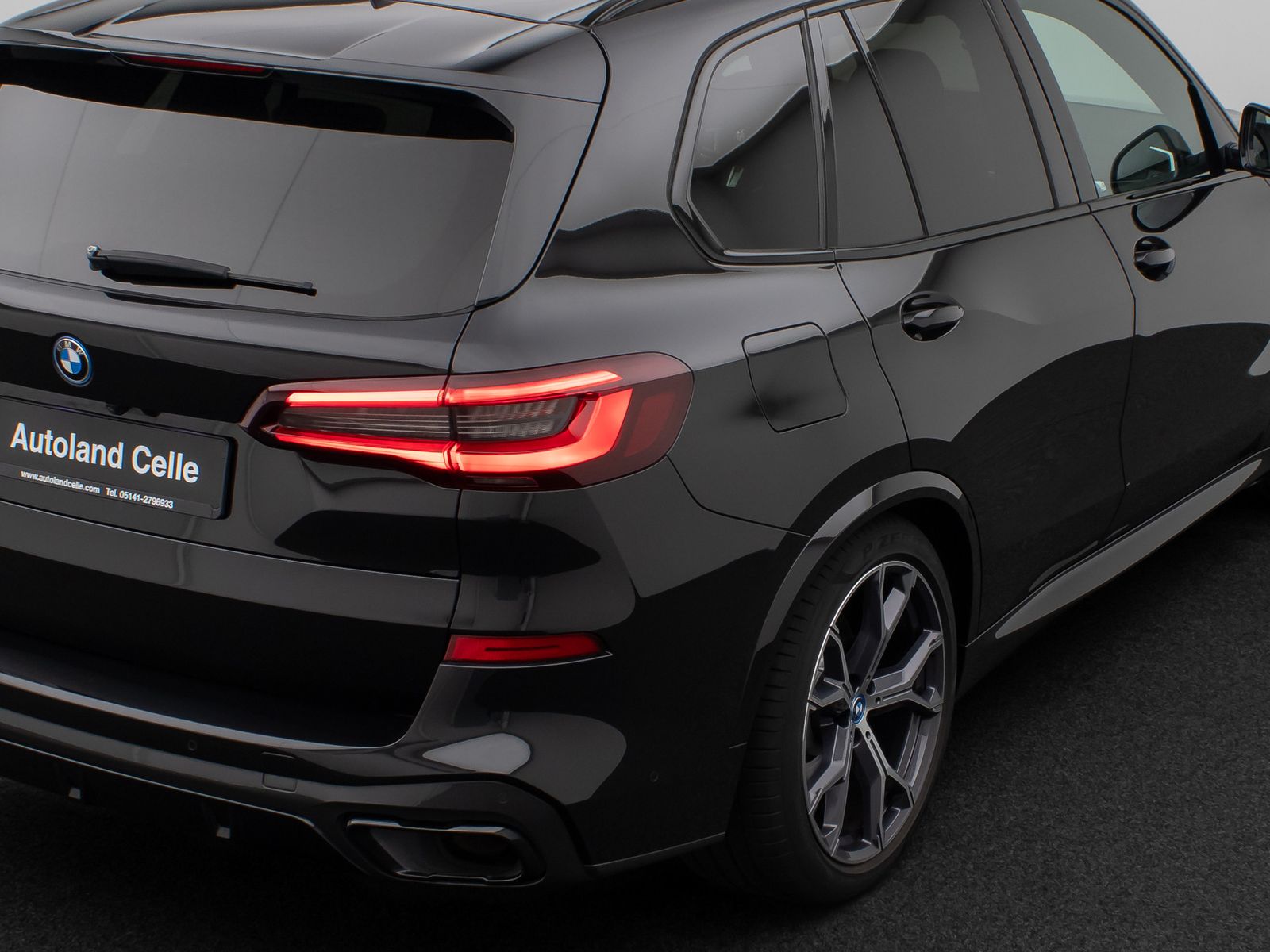 Fahrzeugabbildung BMW X5 xD45e M Sport Panorama 360° HUD DAB HiFi 21"