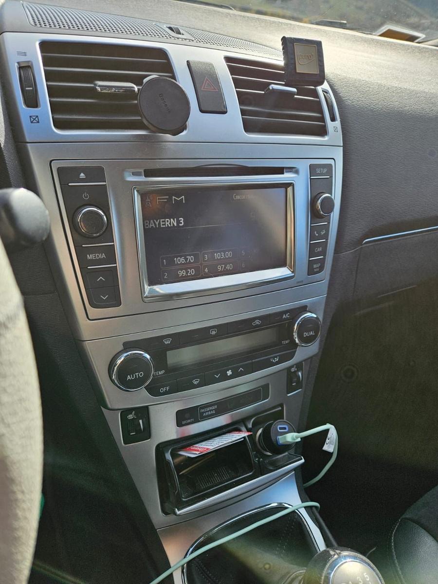 Toyota Avensis 2013 — engine 150 HP (110kW)