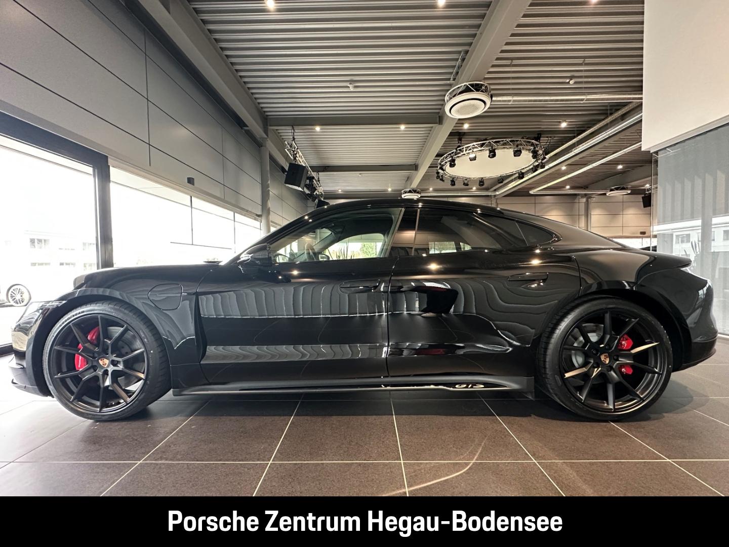 Porsche Taycan GTS/Panoramadach/21-Zoll RS Spyder Design