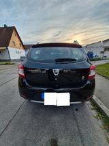 Dacia Sandero TCe 90 Stepway - Dacia Sandero: Schwarz
