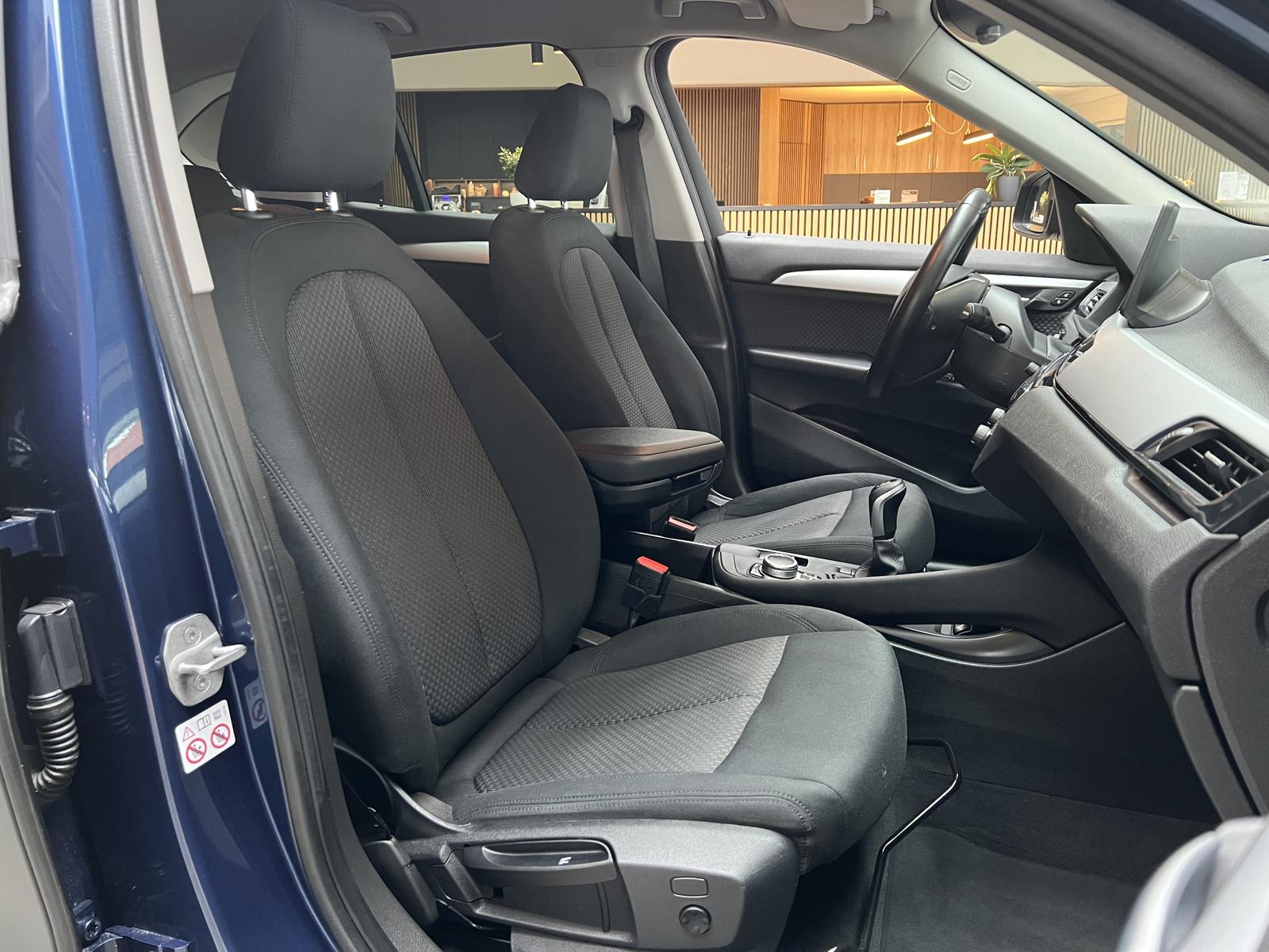 BMW X1 sDrive 18i Navi RFK LED SHZ VOLLFOLIERUNG, миниатюра 23