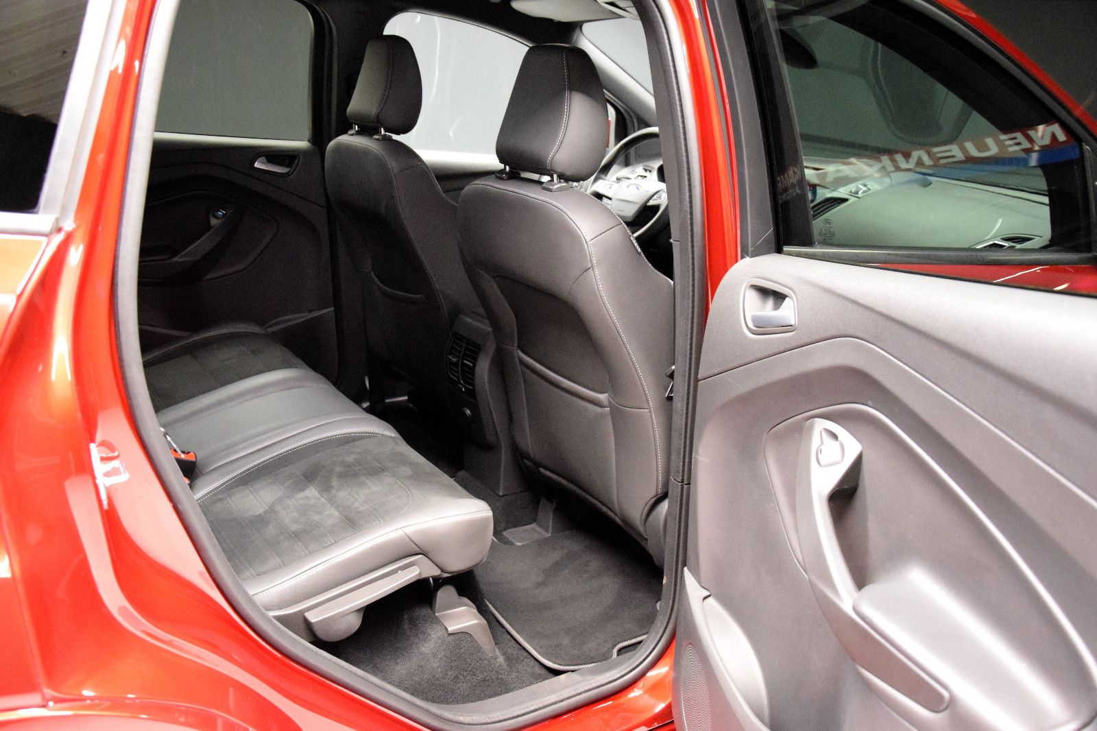 Fahrzeugabbildung Ford Kuga ST-Line Tempomat Kamera PDC Bi-Xenon el.Hkl