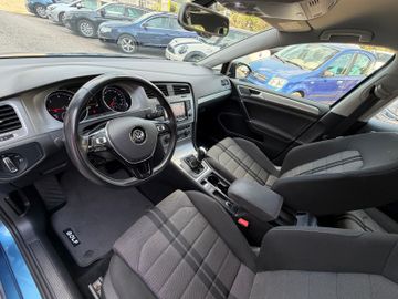 Volkswagen Golf - 11