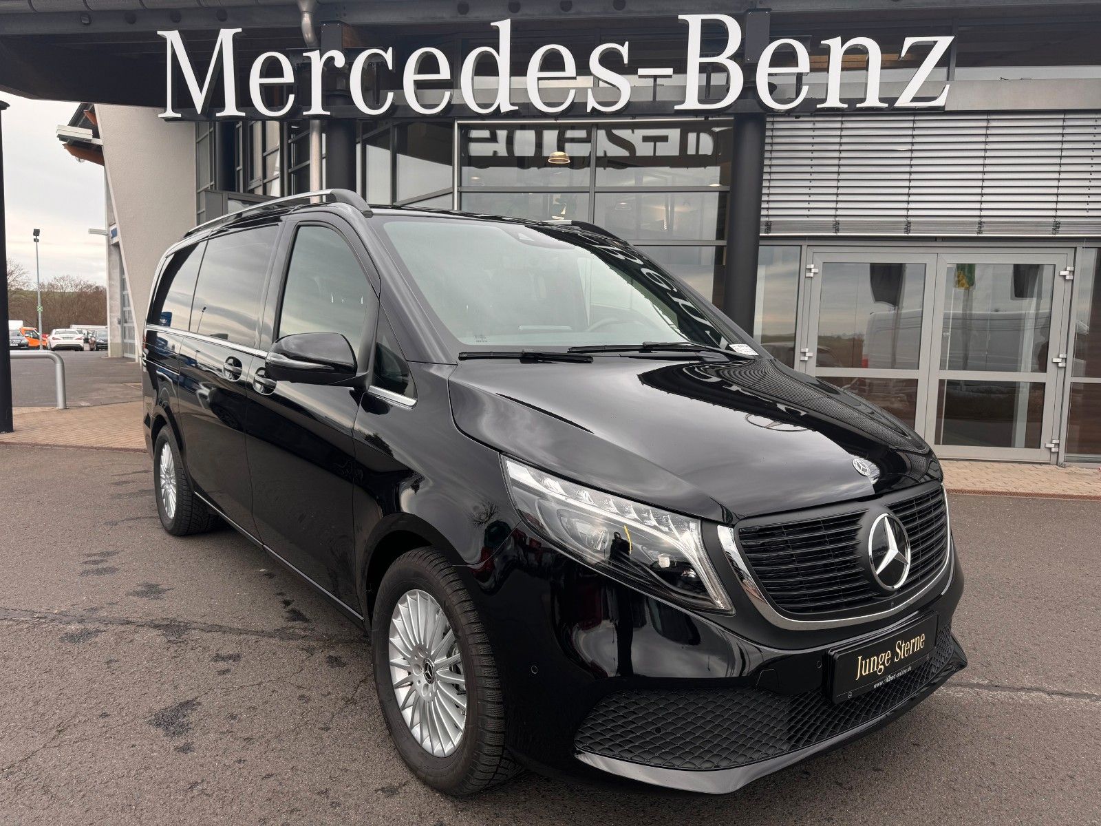 Fahrzeugabbildung Mercedes-Benz EQV 300 AVANTGARDE 360Kamera DISTRONIC Leder