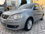Volkswagen Polo 1.4/80CV 16V 5p. Sportline NEOPA - Volkswagen Polo 16v mit Benzin-Antrieb
