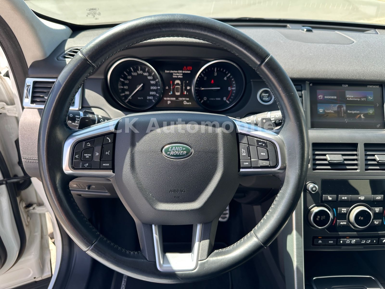 Fahrzeugabbildung Land Rover Discovery Sport 2.0 TD4 SE AWD/Navi/Bi-Xenon/Kam
