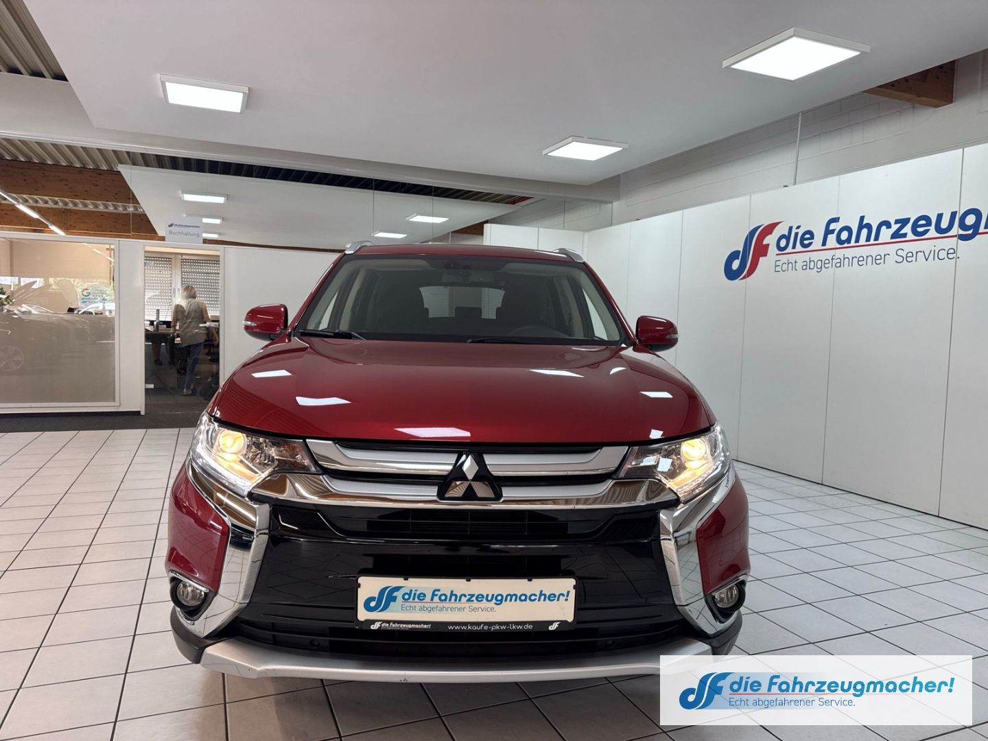 Fahrzeugabbildung Mitsubishi Outlander Edition 100 2WD Apple CarPlay Android