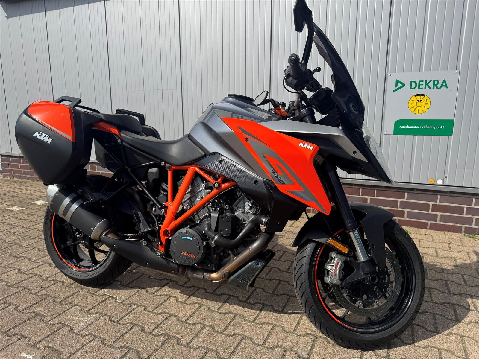 KTM 1290 Super Duke GT inkl. Koffer und Windschild