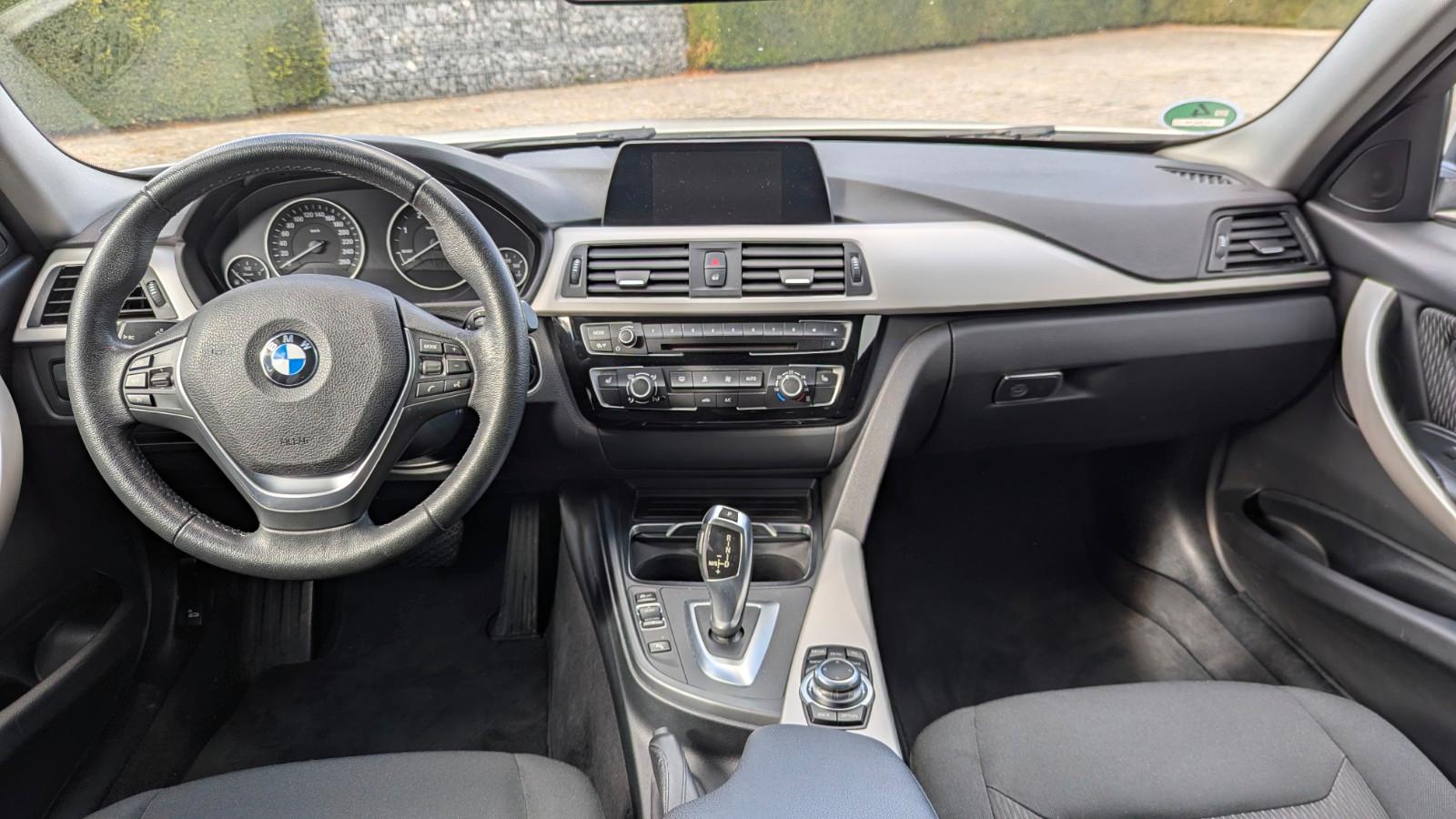 BMW 318d Touring Advantage A/T - AHK + Standheizung