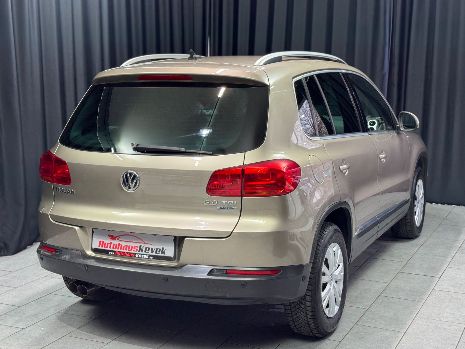 Fahrzeugabbildung Volkswagen Tiguan Life BMT 4Motion|DSG|NAVI|XENON|