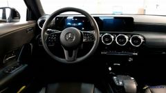 Fahrzeugabbildung Mercedes-Benz A 200d Style DCT Navi SiHz PDC RFK DAB MBUX