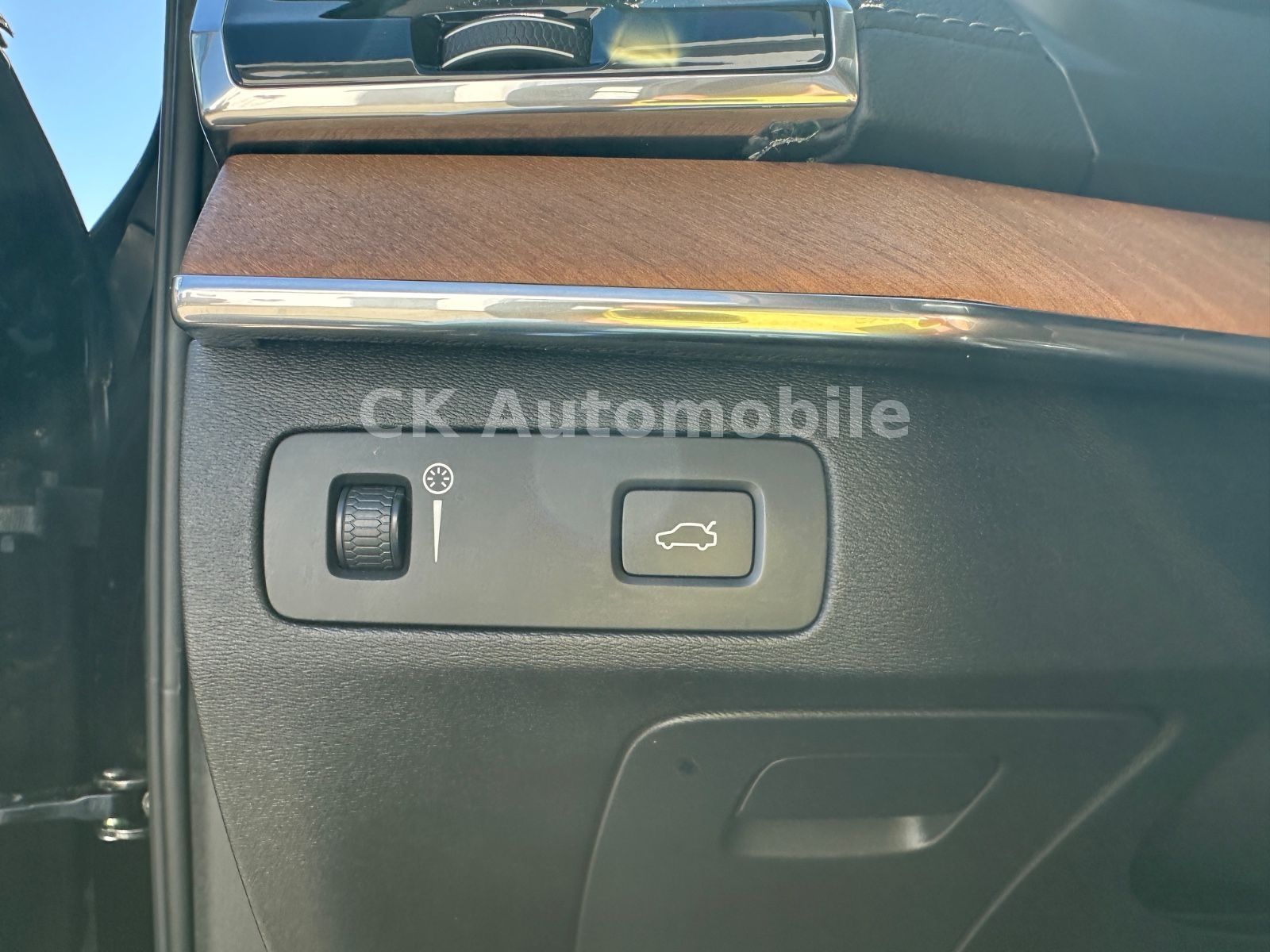 Fahrzeugabbildung Volvo XC90 T5 Inscription AWD/7Sitze/BLIS/LED/360°/AHK