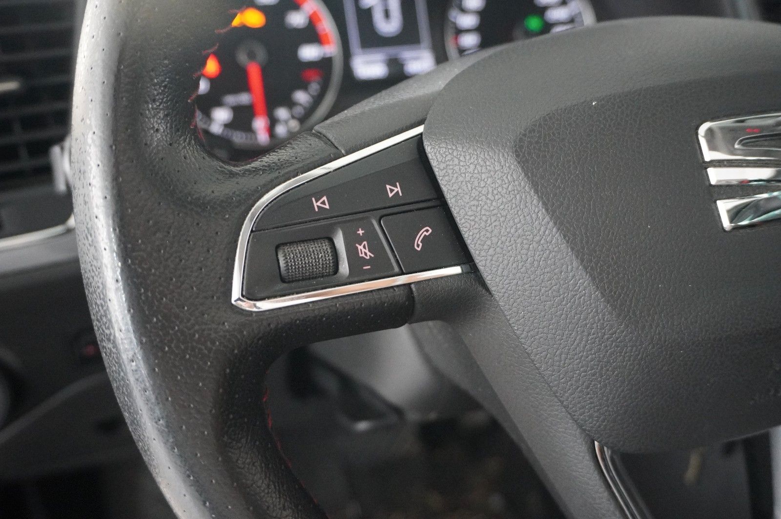 Fahrzeugabbildung SEAT Leon ST 1.4 TSI FR SPORT DSG KLIMA/PDC/TEMP/PANO