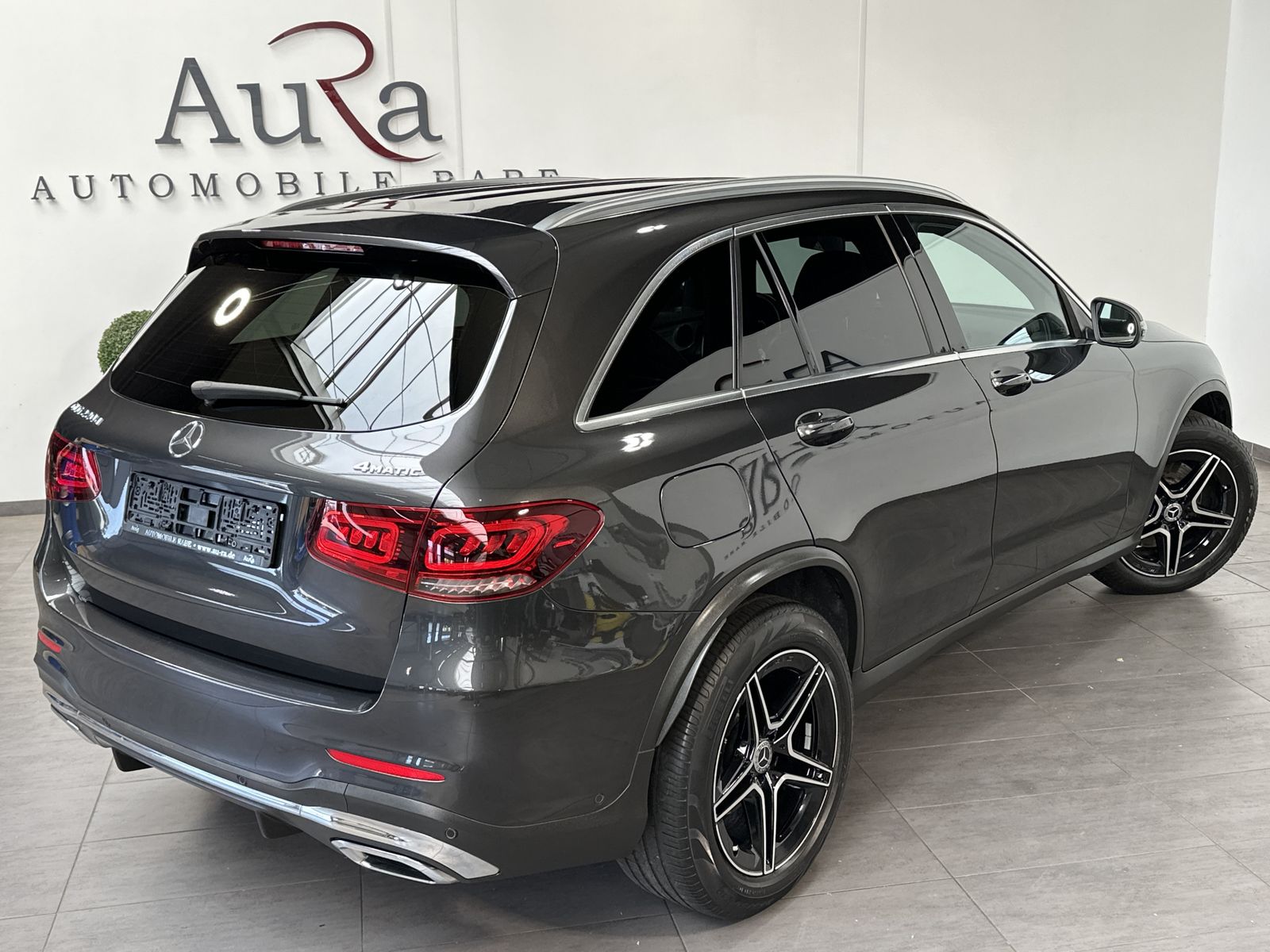 Fahrzeugabbildung Mercedes-Benz GLC 220d 4Matic AMG-Line NAV+LED+AHK+CARPLAY+SHZ