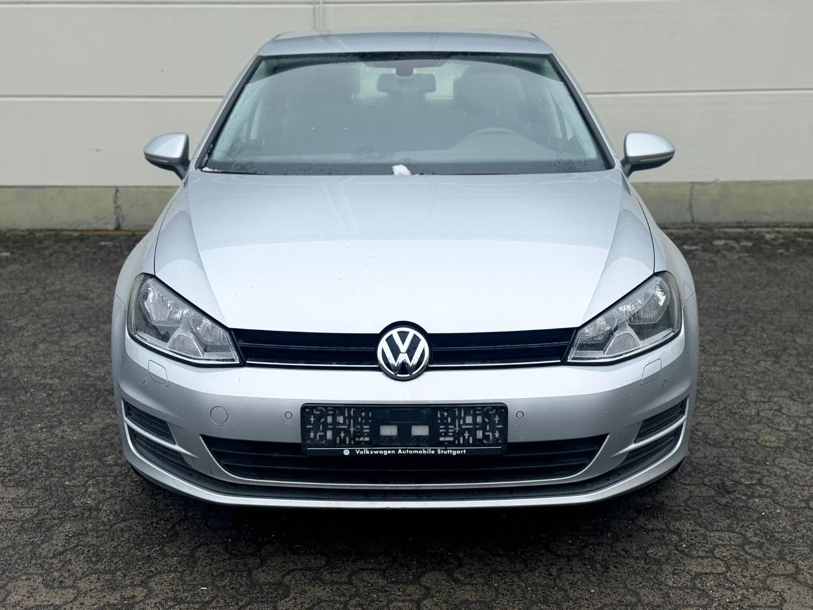 Volkswagen Golf VII Lim. Trendline BMT*AUTOMATIC*SHZ*
