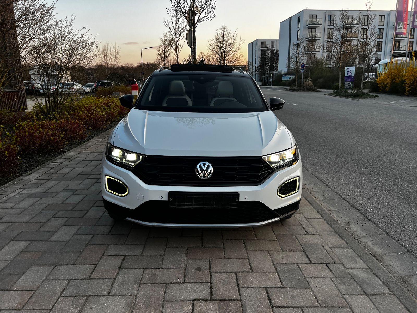 Volkswagen T-Roc 2.0 TDI DSG Sport Pano Kam foto 3