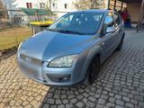 Ford Focus 1.6l Ghia Benzin TÜV 5türig - Ford Focus aus 2005: Ghia