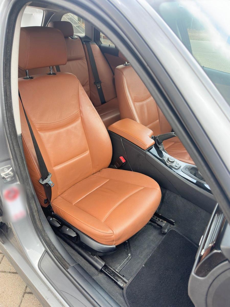 BMW 318 2009 — photo 9