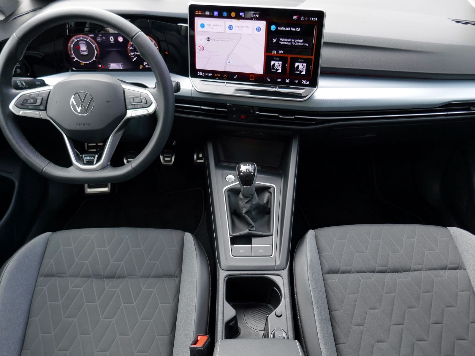 Fahrzeugabbildung Volkswagen Golf VIII GOAL 1.5 TSI | LED PDC ACC Navi App