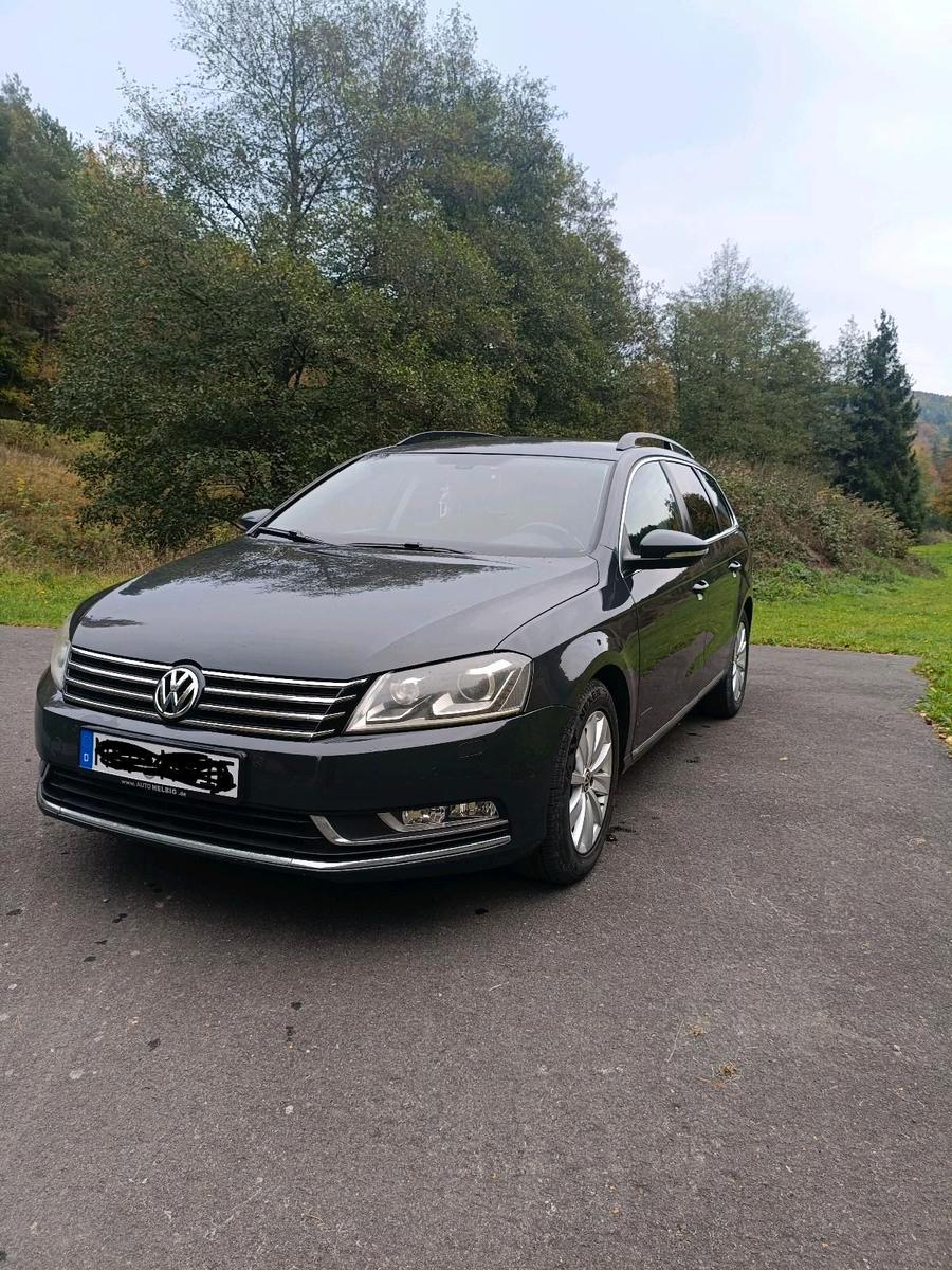 Volkswagen Passat 2013 — rear view