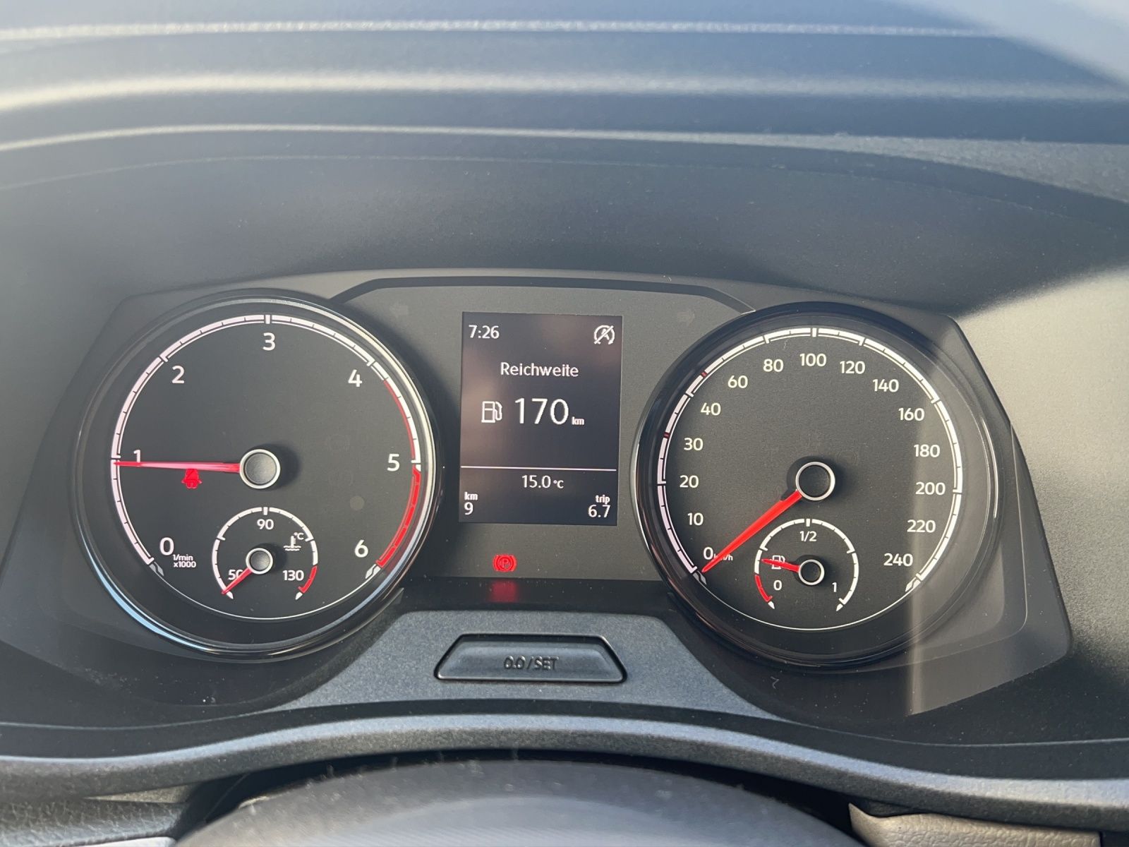 Fahrzeugabbildung Volkswagen T6 Kombi T6.1 TDI 9 Sitzer LR Klima, PDC, AHK Vo