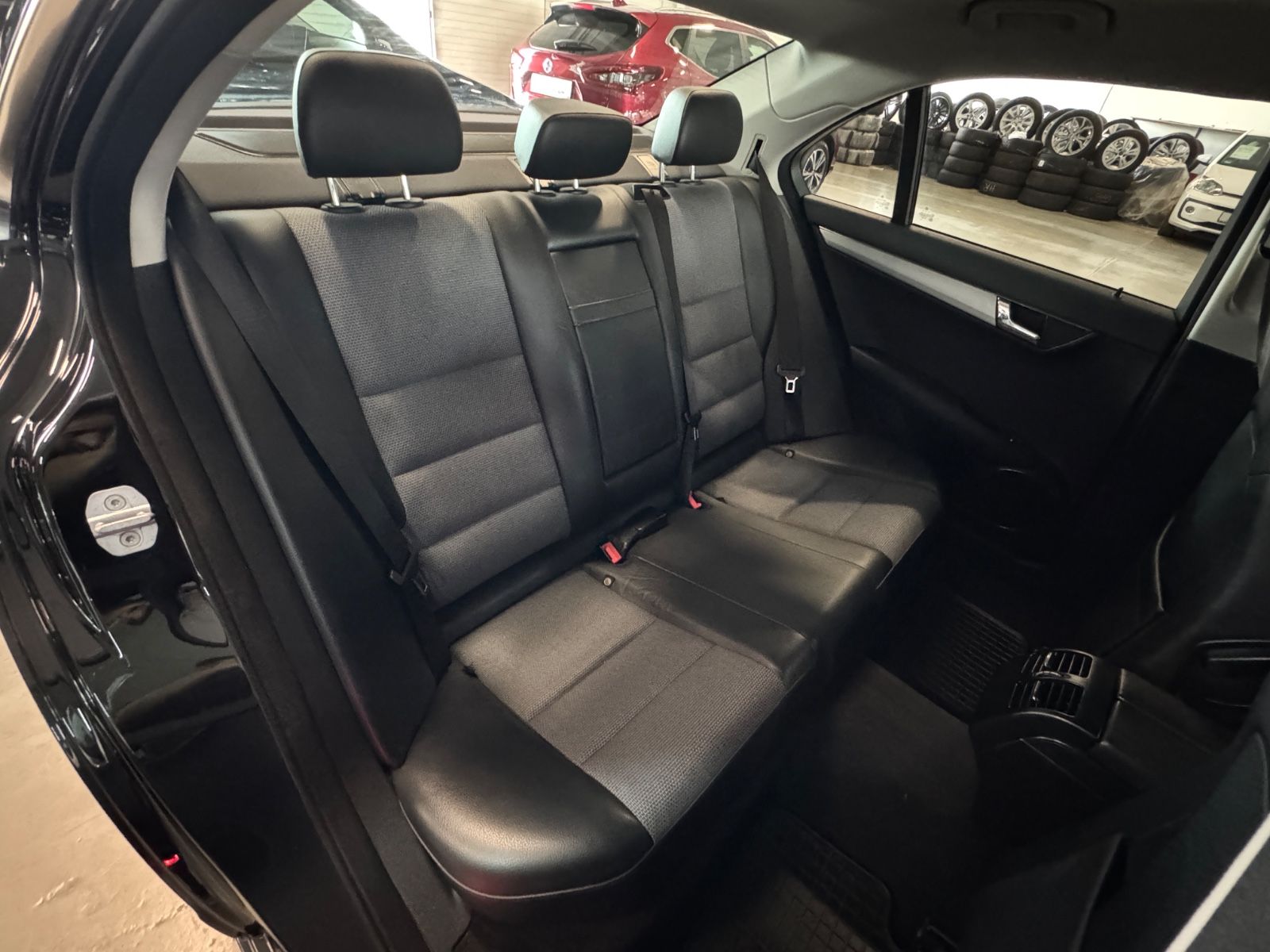 Fahrzeugabbildung Mercedes-Benz C 200 CDI AVANTGARDE AHK SHZ LEDER PTS TÜV NEU