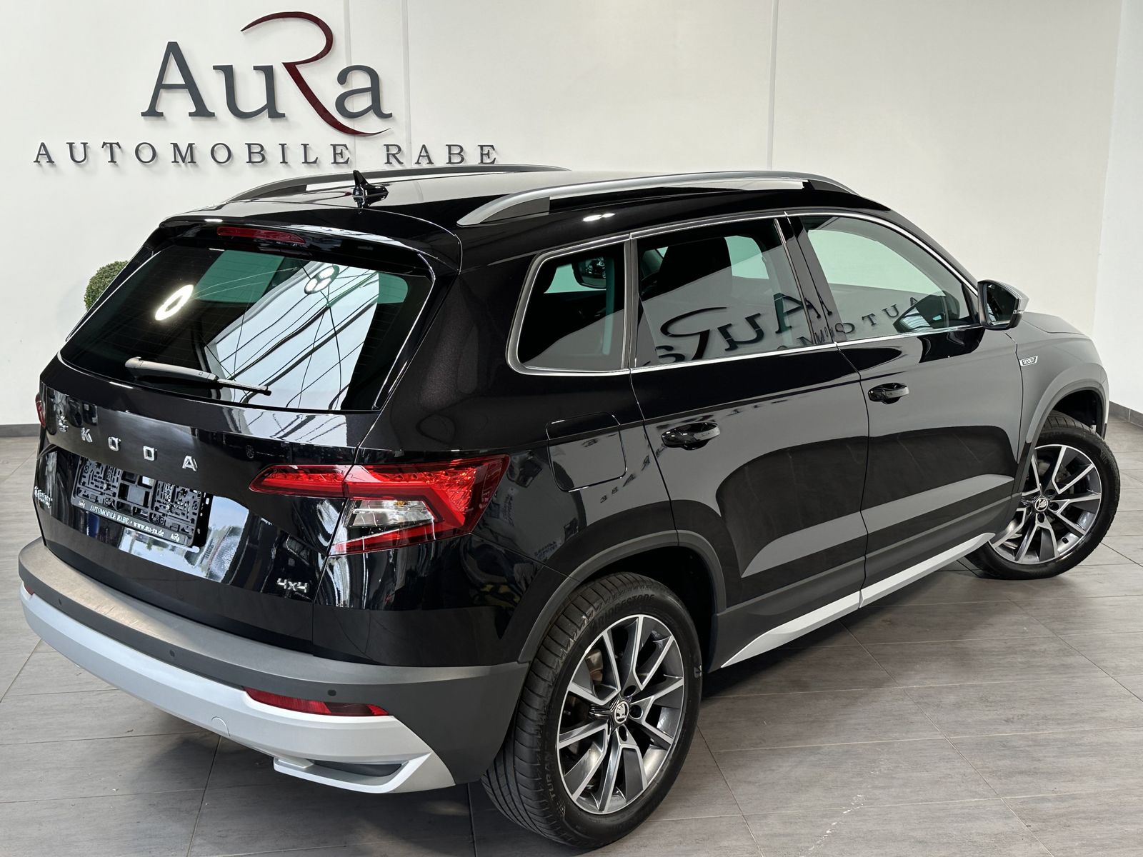 Fahrzeugabbildung SKODA Karoq 2.0 TDI DSG 4x4 Scout NAV+LED+SHZ+18ZO+PP