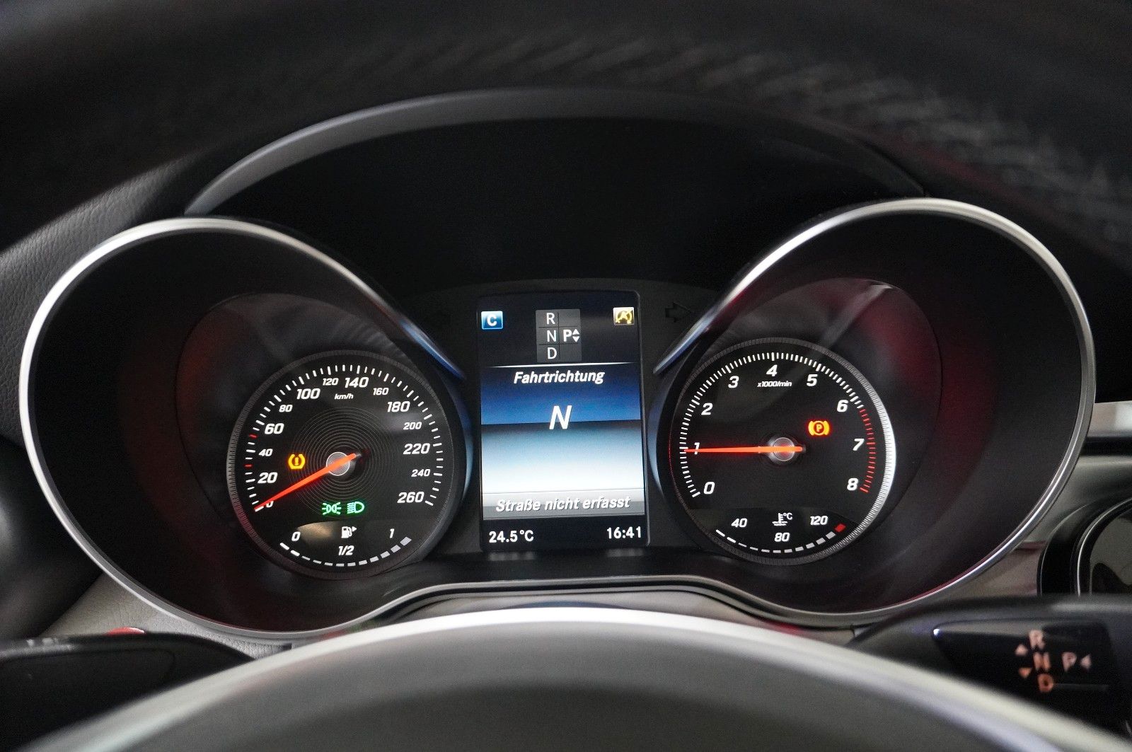 Fahrzeugabbildung Mercedes-Benz C 300 COUPE AMG LINE NAVI/LED/PANO./KAMERA/SPORT