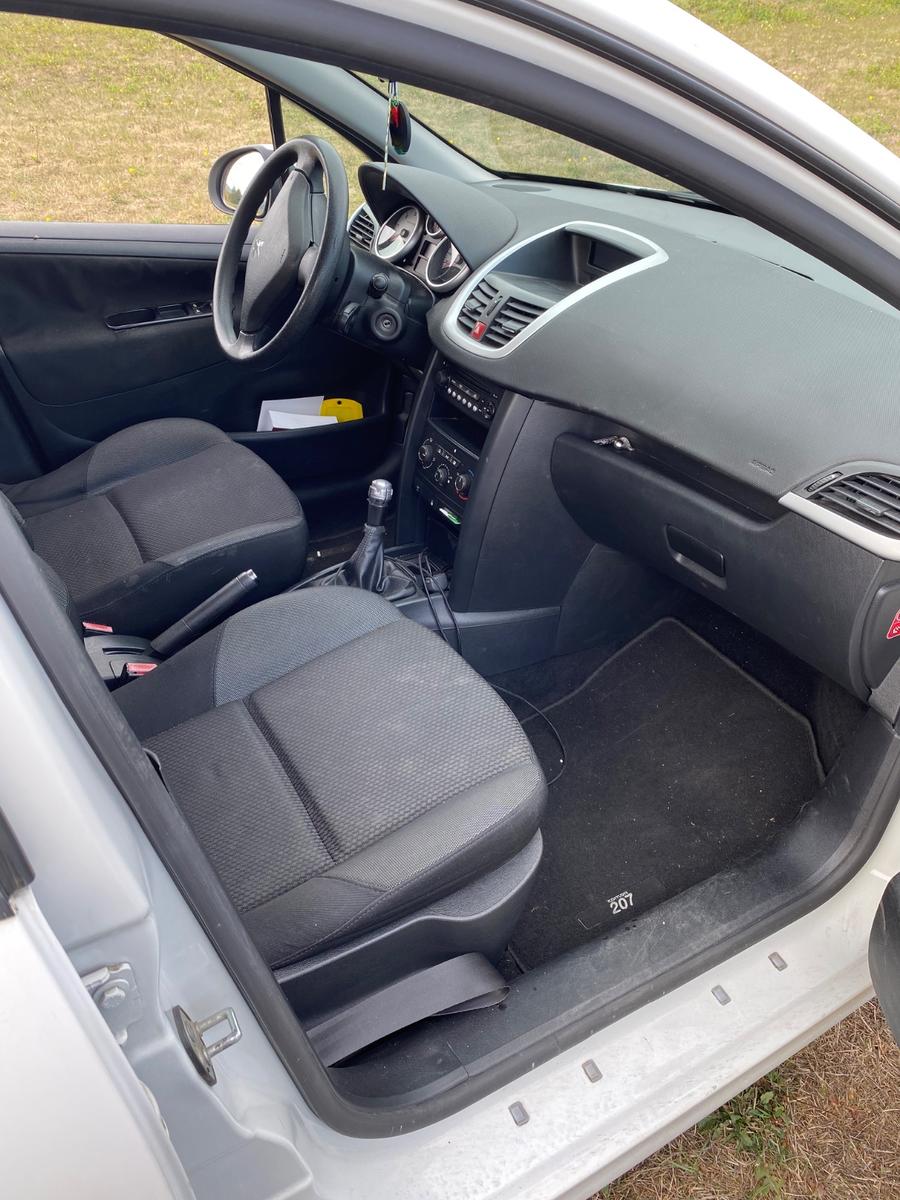 Peugeot 207 2010 — photo 9