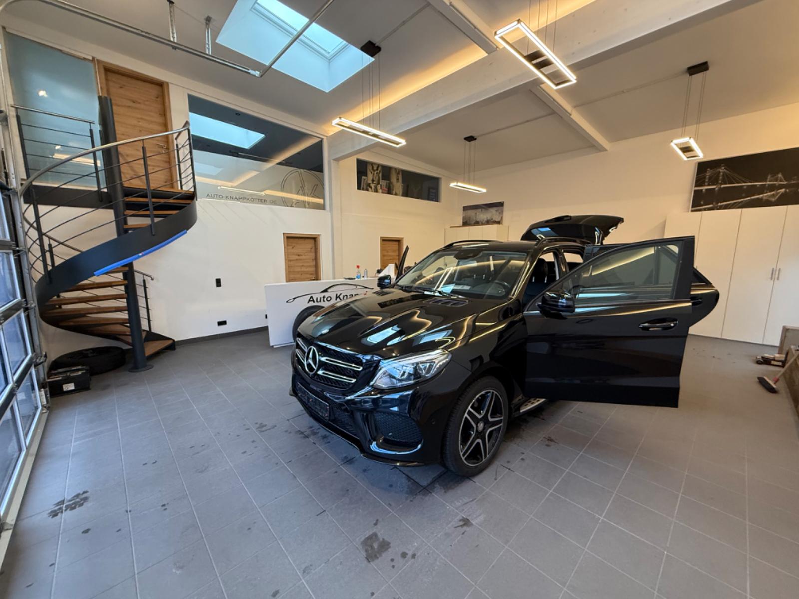 showroom-image-top
