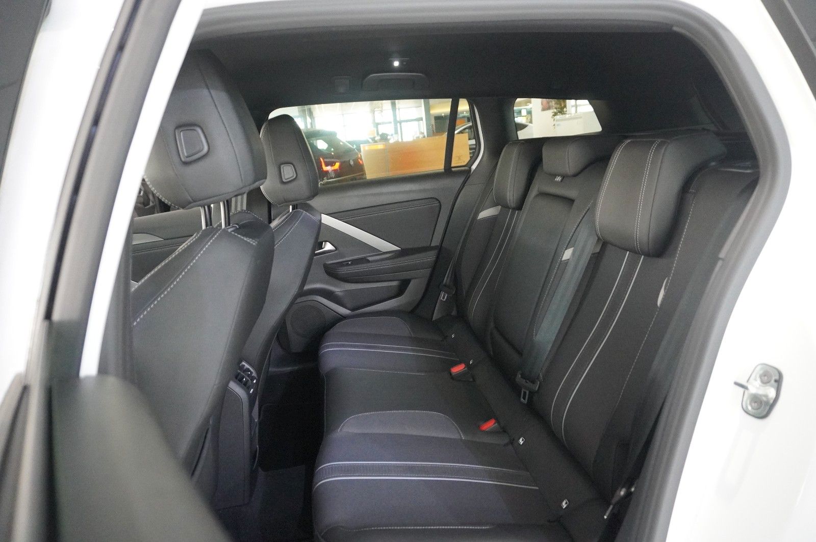 Fahrzeugabbildung Opel Astra L ST 1.2T GS SPORT NAVI/LED/360°/SPORT/DAB