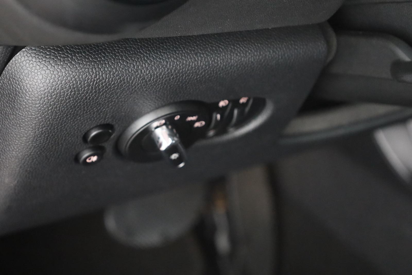 MINI Cooper 1.5 Classic Trim LED Navi Kamera Leder