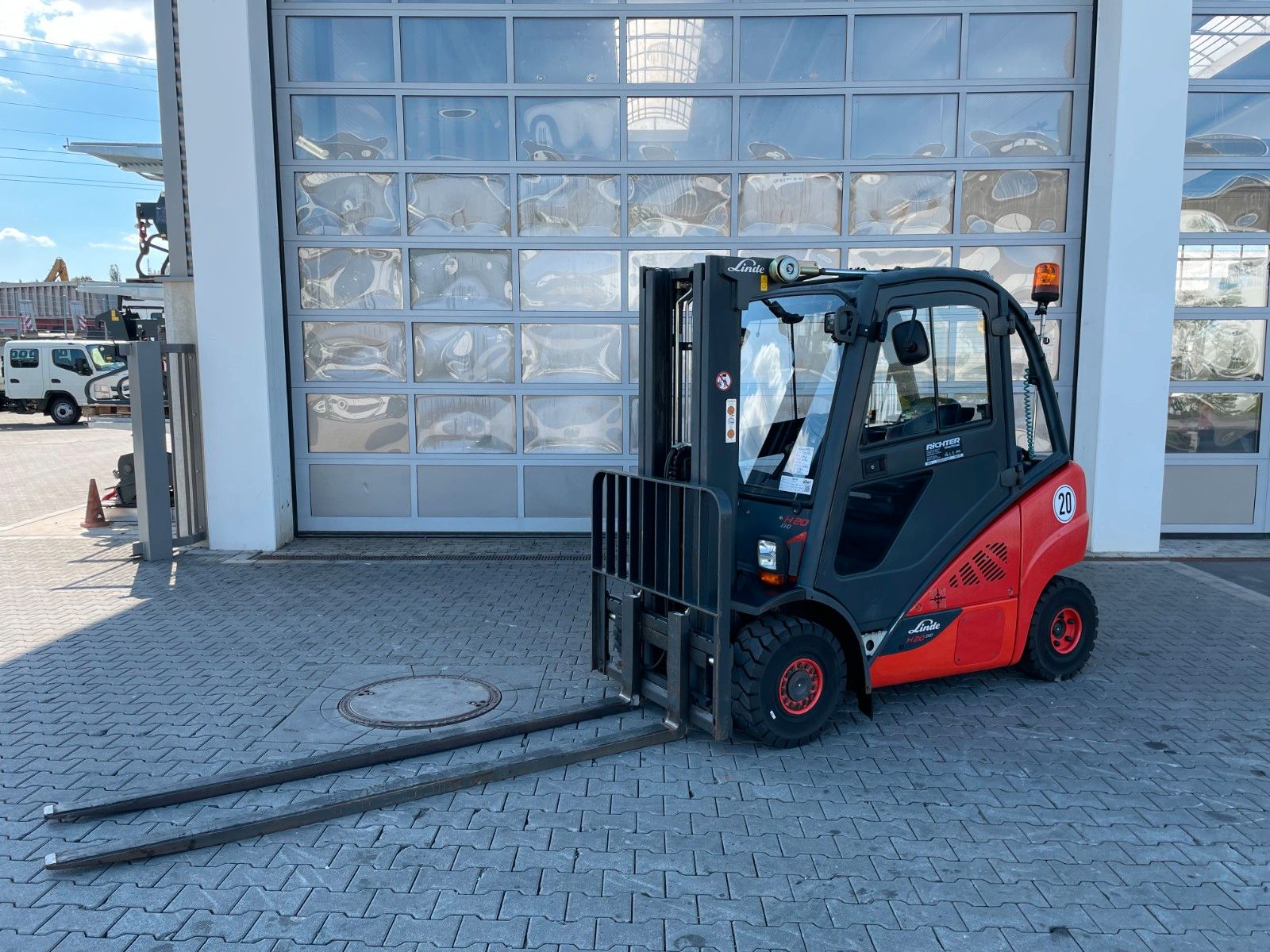Fahrzeugabbildung Linde H20D-02/600 / Triplex 4,71m / 1.918h / Diesel