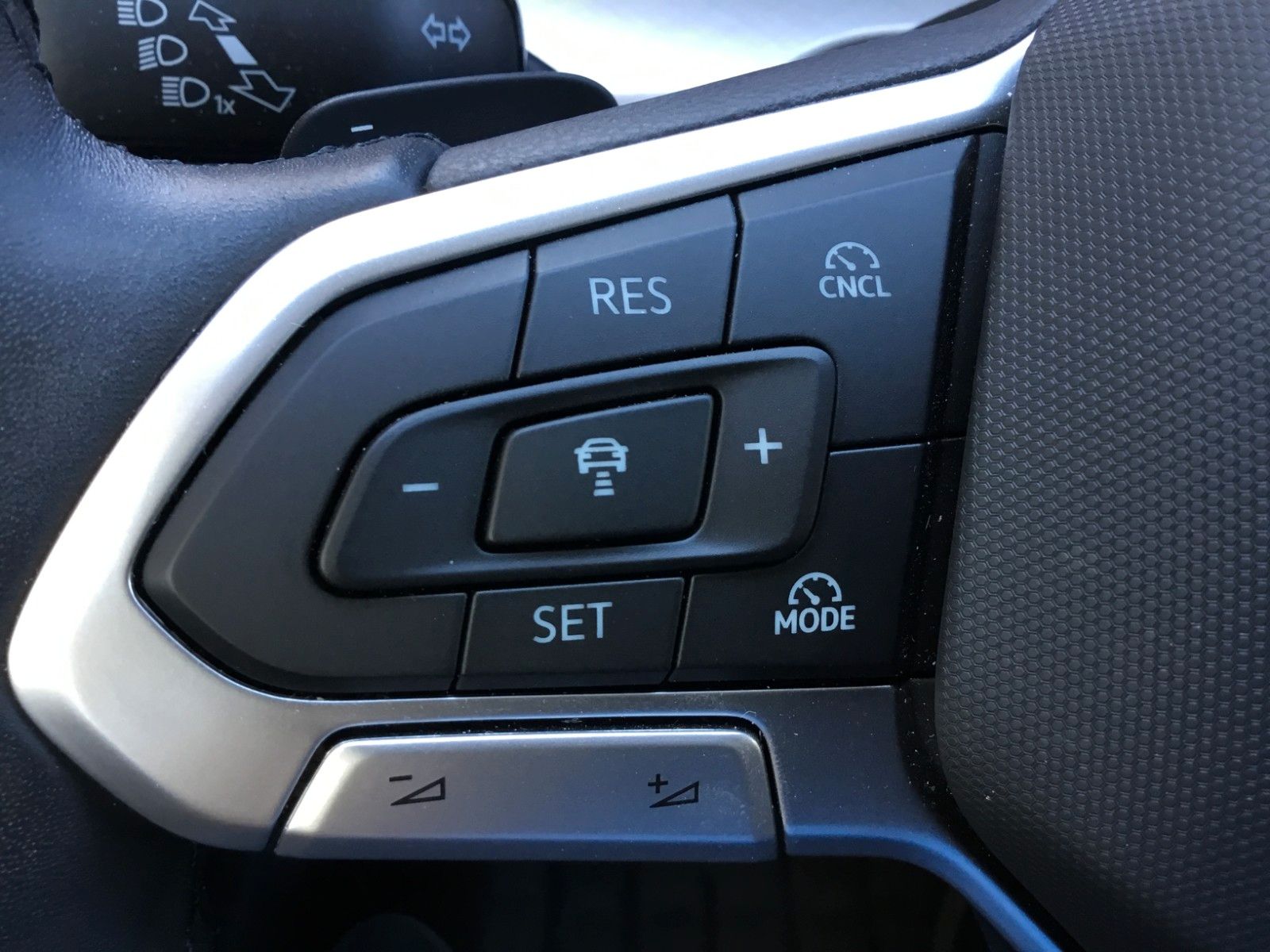 Fahrzeugabbildung Volkswagen Golf 1.5 eTSI DSG Life+AHK+LED+Kamera+Navi