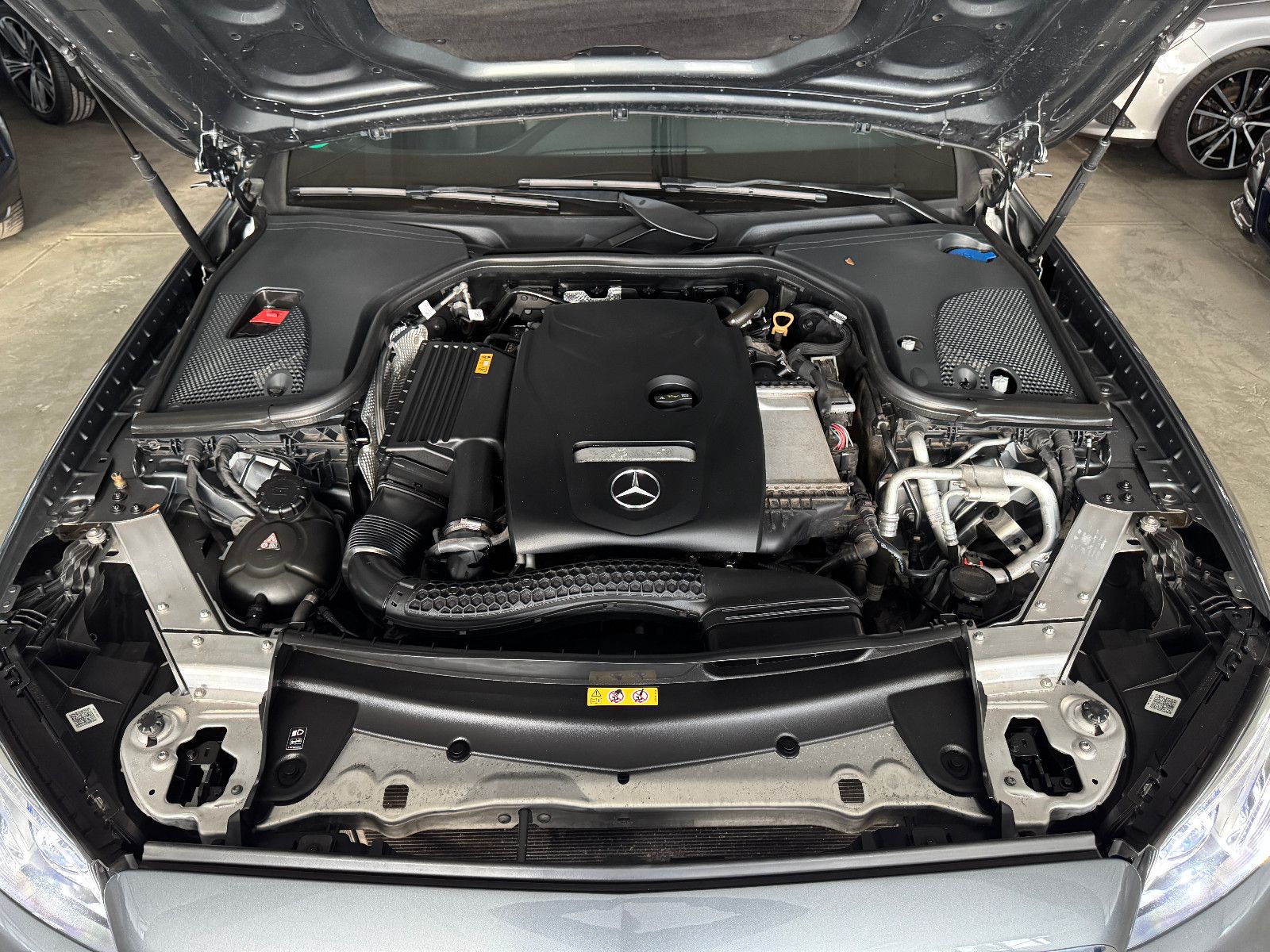 Fahrzeugabbildung Mercedes-Benz E 250 T 9GT 2X AMG LINE DISTRONIC MEMORY 20 ZOLL
