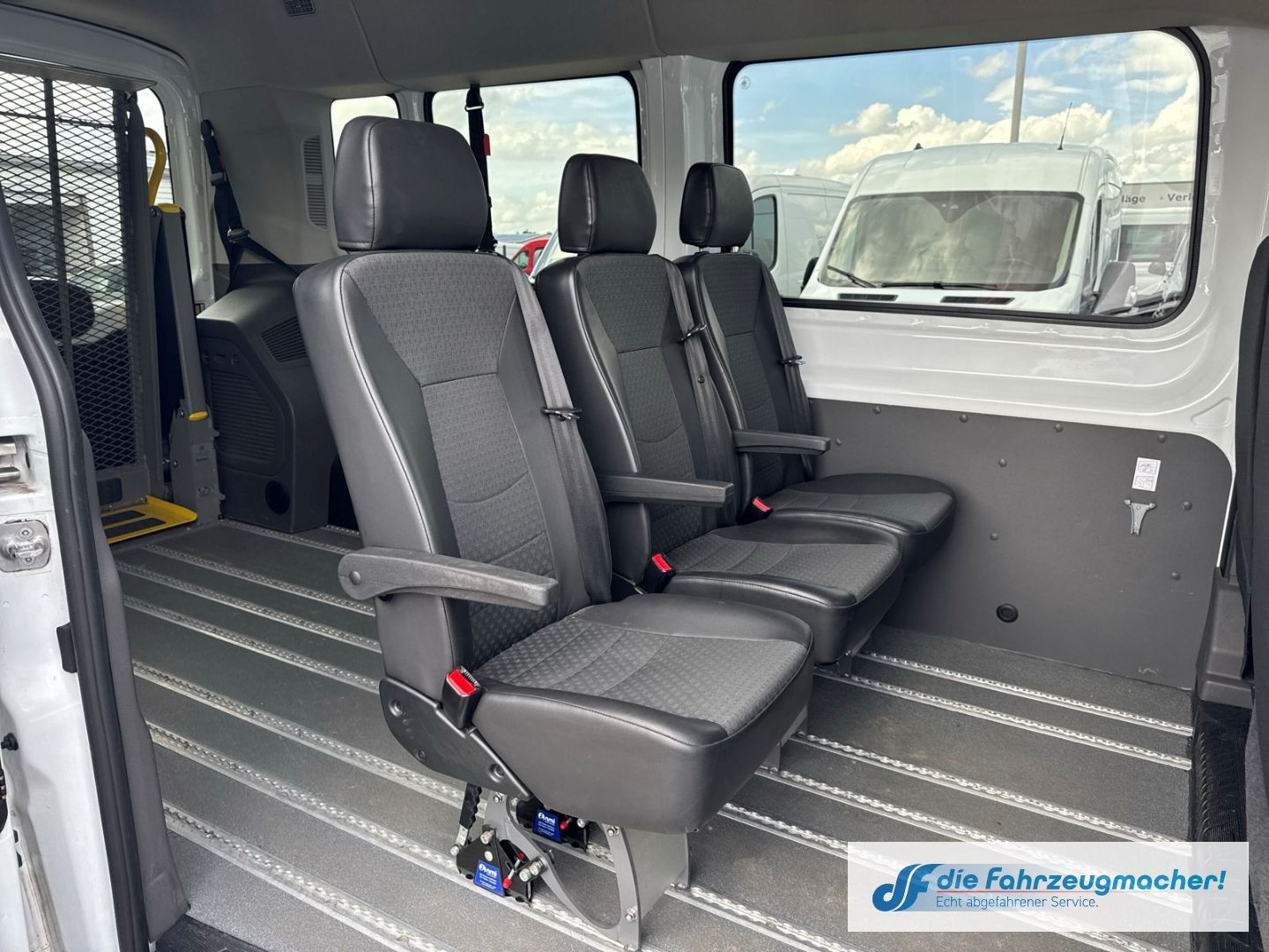 Fahrzeugabbildung Ford Transit Kombi 350 L3 Trend Lift Temp Tel.-Vorb.
