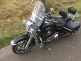 Harley-Davidson Road King Classic FLHRC mit Lederkoffer - HARLEY-DAVIDSON ROAD KING CLASSIC FLHRC