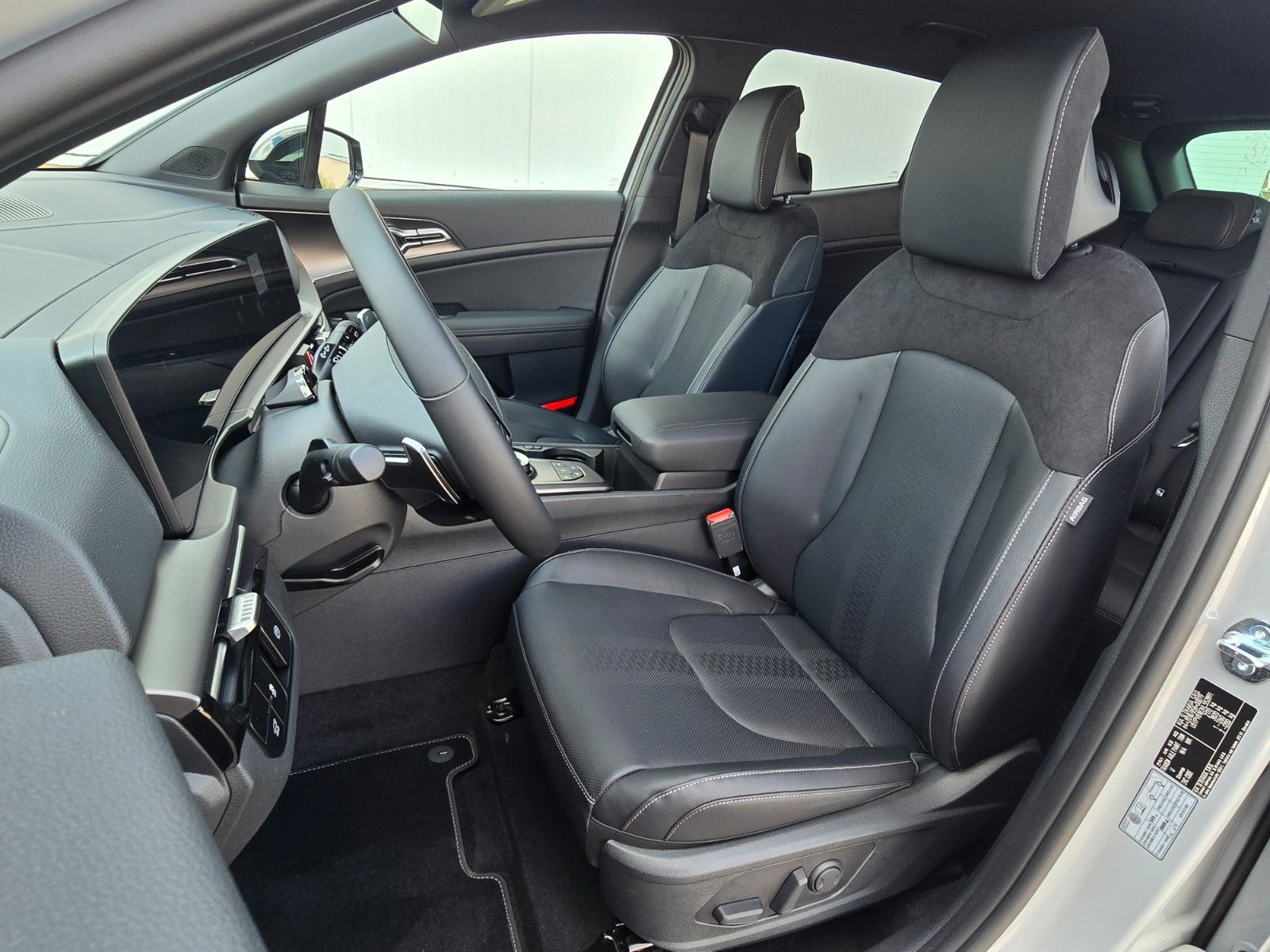 Fahrzeugabbildung Kia SPORTAGE 1.6T 2WD DCT BLACK ED DRIVE