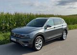 Volkswagen Tiguan Allspace 2.0 TSI / 1. Hd./Leder/AHK/Pano - Volkswagen Tiguan Allspace mit Benzin-Antrieb: Grau, Panorama-Dach